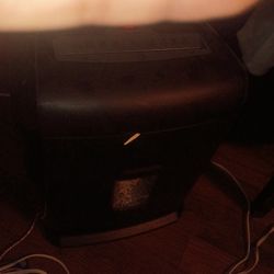 Staples Shredder 