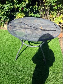 Round outdoor table