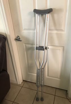 Set of crutches height adjustment from 5'2"-5'10"