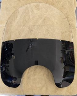 2018+ oem Harley Davidson Heritage Softail Classic Windshield 18" tall 24" wide. No Hardware