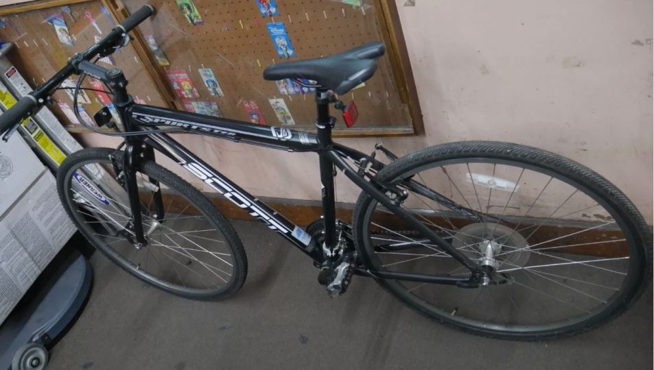 scott sportster P6 hybrid aluminum bike 21 speed hydro tubing size medium black used   shimano acera rear derailleur , 050 shimano SIS front derailleu