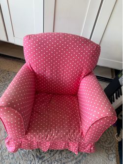 Cute kids chair in good condition wood high quality