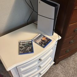 PlayStation 5 With 2 Games &2 Remotes