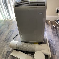 DeLonghi Penguino - Air Conditioner with Very Good Condition With Remote Control