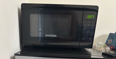 Like new! Proctor Silex Microwave