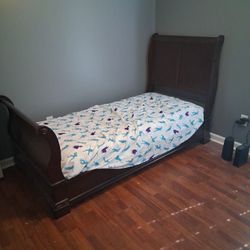 Slaigh Twin Bed With Mattress 