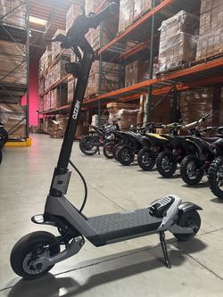High-end brand dual-motor electric scooter is now on sale at half price