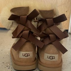 2 Pairs Uggs