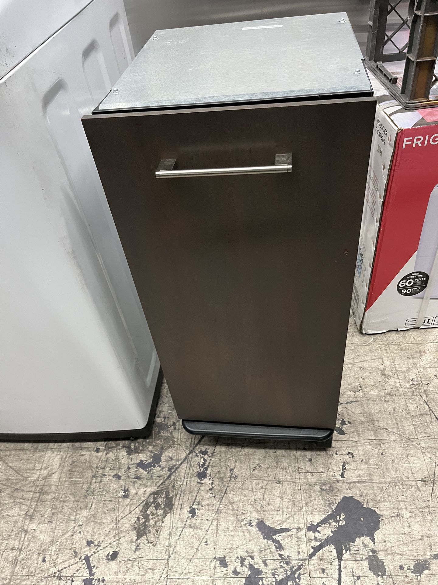Kitchen Aid Panel Ready Trash Compactor