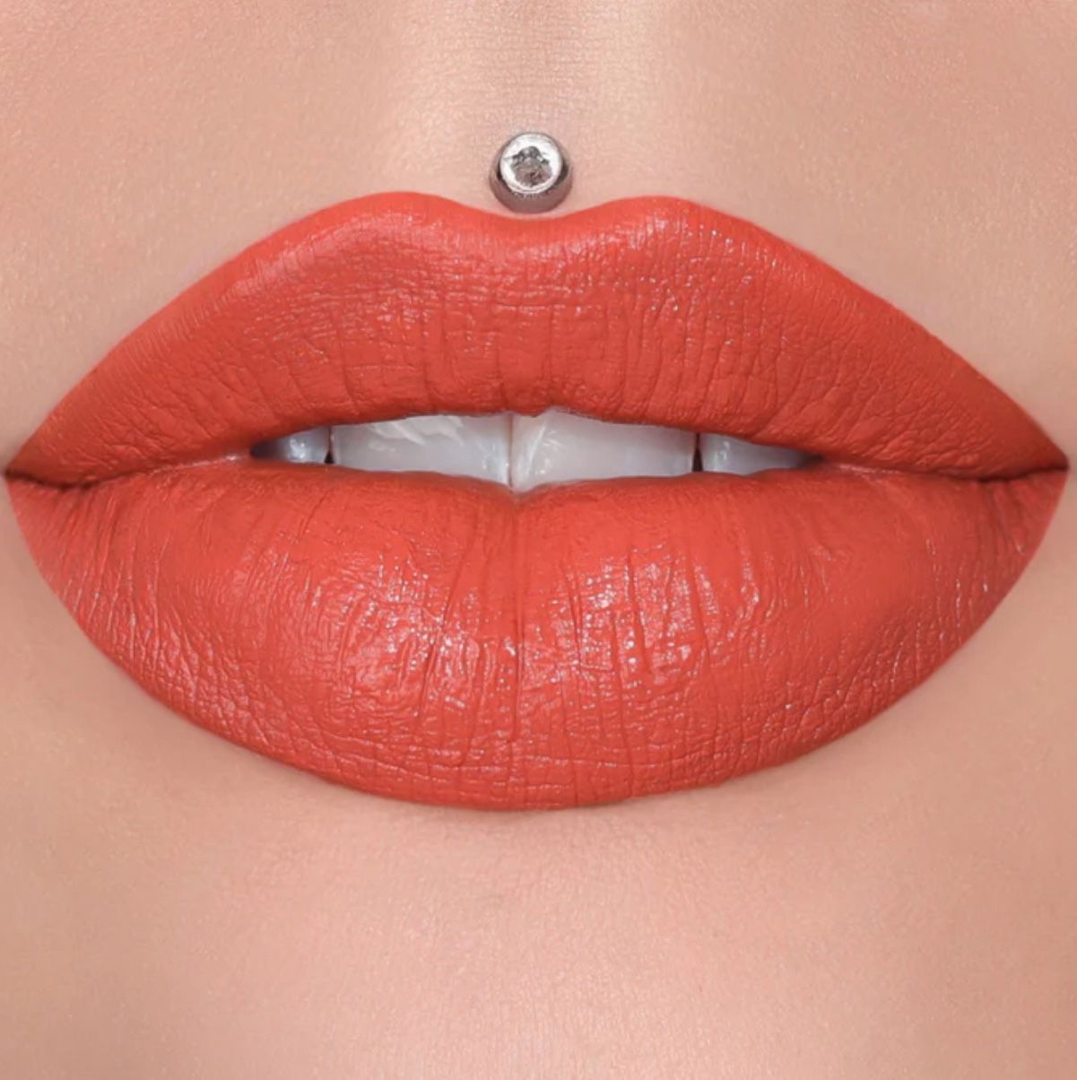 Jeffree Star Velvet Trap *KUMQUAT*