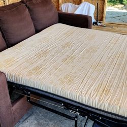 Pretty dark brown sofa bed in excellent condition and very clean $185
No pets
No smoke
No Rips
No stain 
In Great condition  sofa