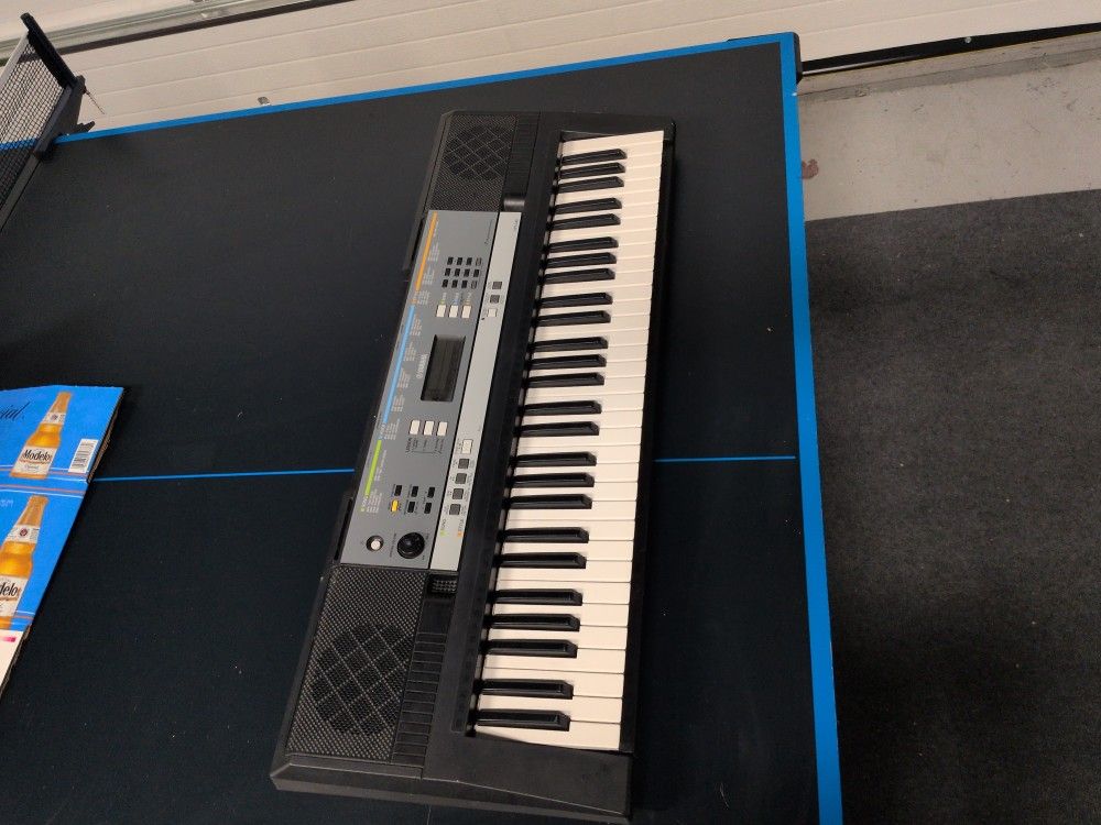 Yamaha YPT-240 Keyboard