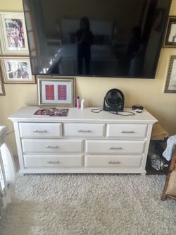 White wood bedroom furniture