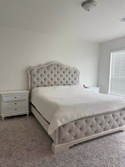 Tufted Upholstered King Bed Frame