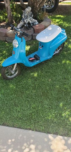 Razor Pocket Mod Chrissy Electric Scooter