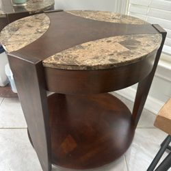 2 End Tables 