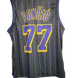 New Lakers Luka Doncic Jersey Sz XL