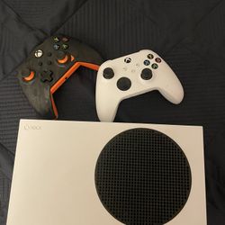 Xbox Series S With 2 Controllers 