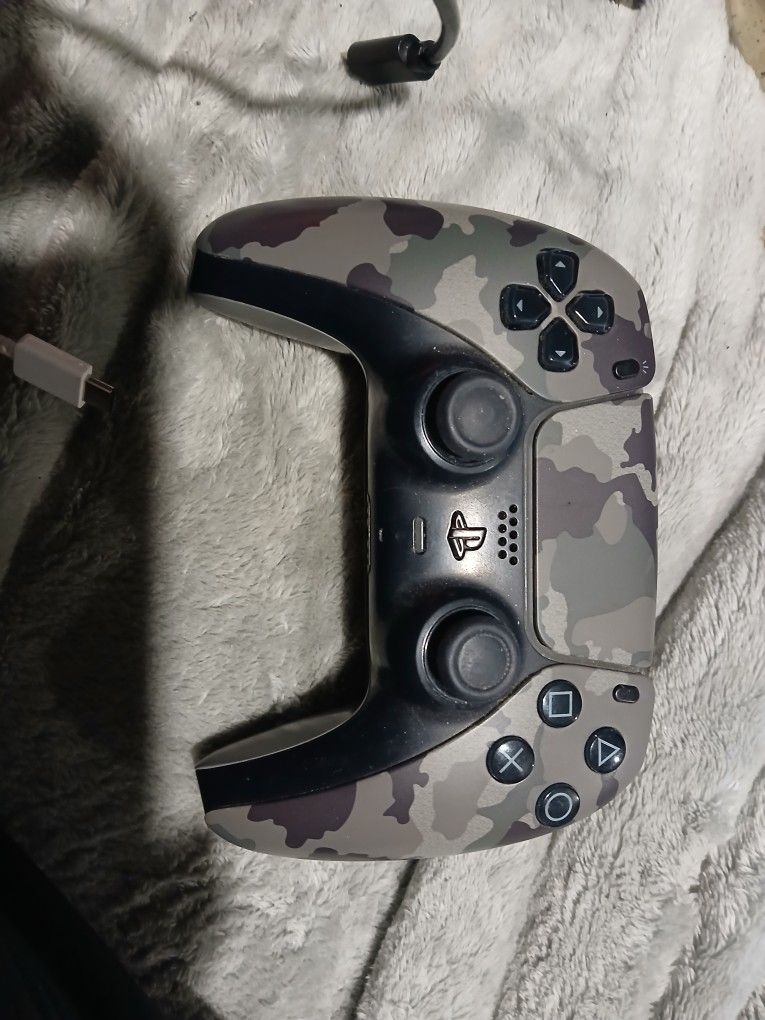 PLAYSTATION 5 CONTROLLER