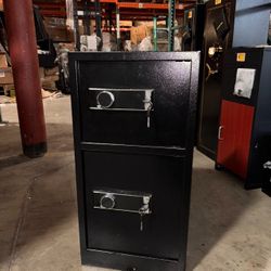 $135!! New 18" x 16" x 35.5" Coin-Slot Safe. Double Door Safe