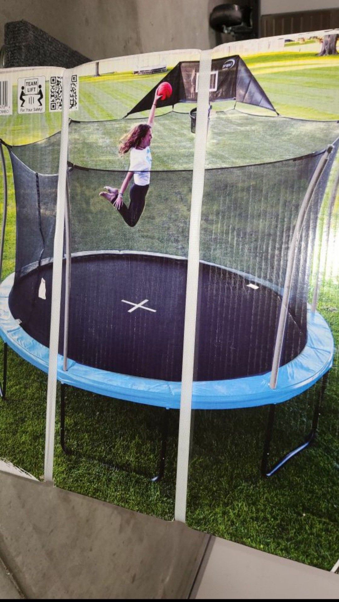 Brand new 14ft trampoline with basketball hoop and safety net