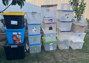 Plastic storage containers