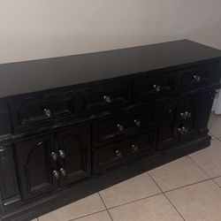 Black Dresser W Skull Hardware/knobs