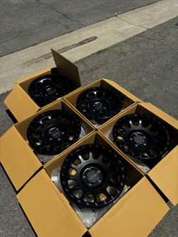 FINANCING AVAILABLE (5) New Method MR305 NV Double Black 5x5 17” Wheels For Jeep Wrangler Gladiator 5x5