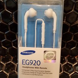 Skullcandy Samsung JVC Apple iPhone
Aux earbuds headphones ear bud many different types of Earbuds  available Bz1