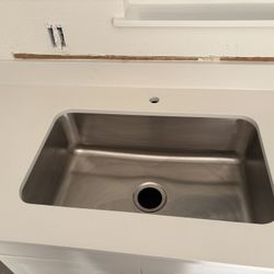 Pure White Quartz 2cm Countertops 