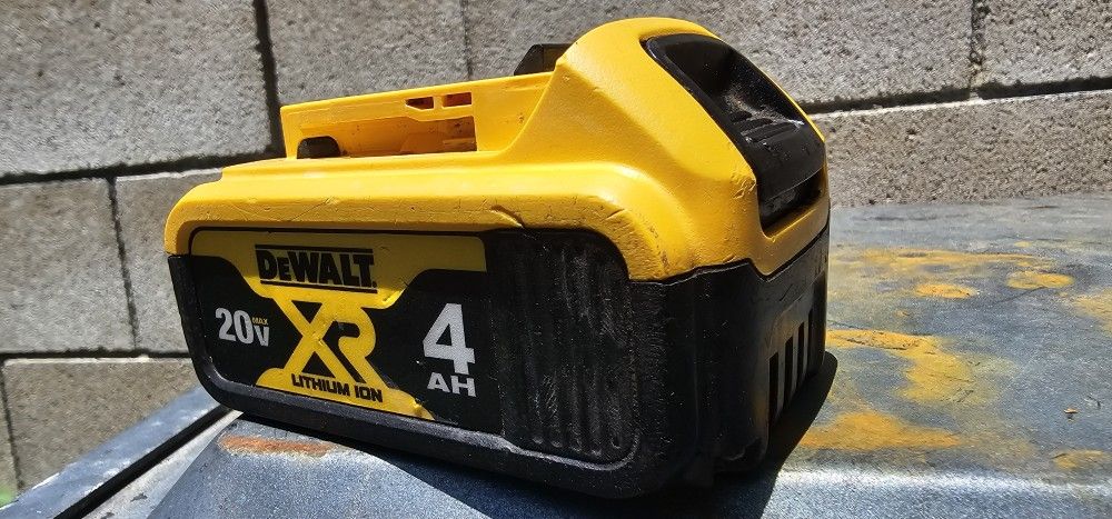 Dewalt 20v Max Xr 4ah Battery Working Great Fixed Price