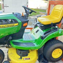 John Deere D125 20hp 32 hours 42in deck Spotless  $2600 firm (contact info removed) Springhill close to Mariner an Landover