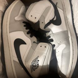 Air Jordan 1 Mid “Smoke Grey” Size 10.5 Men