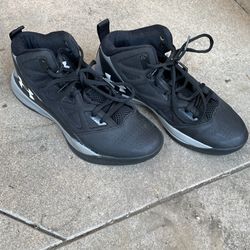 Under armour Basketball Shoe Size 7