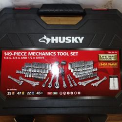 Nueva Husky
Mechanics Tool Set (149-Piece)