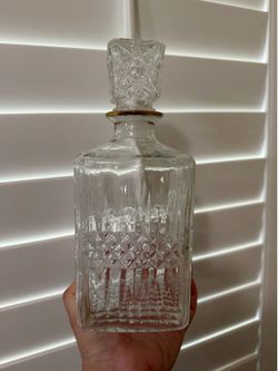 Glass with Gold Whiskey Decanter