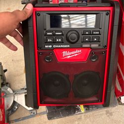 Milwaukee M18 Radio + Charger 2792-20