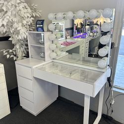 White Vanity Set w/ Bluetooth 