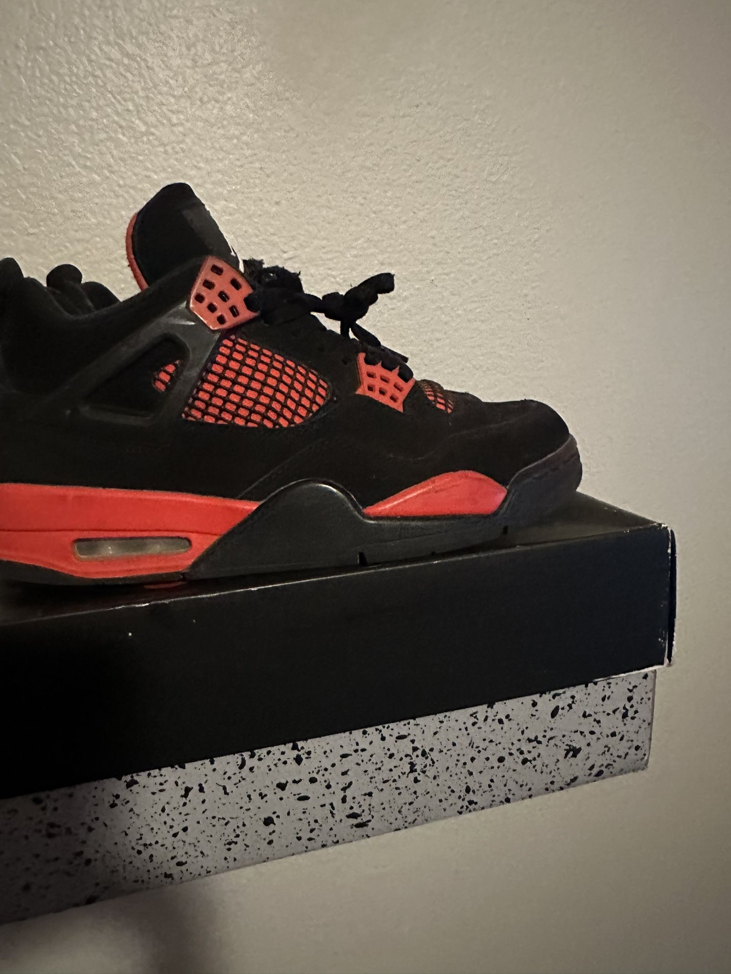 Jordan 4 red thunders