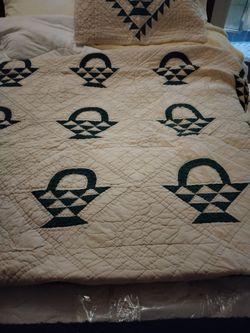 Queen Size Quilt With Shams