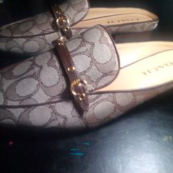 COACH size 81/2 Formal Flats 