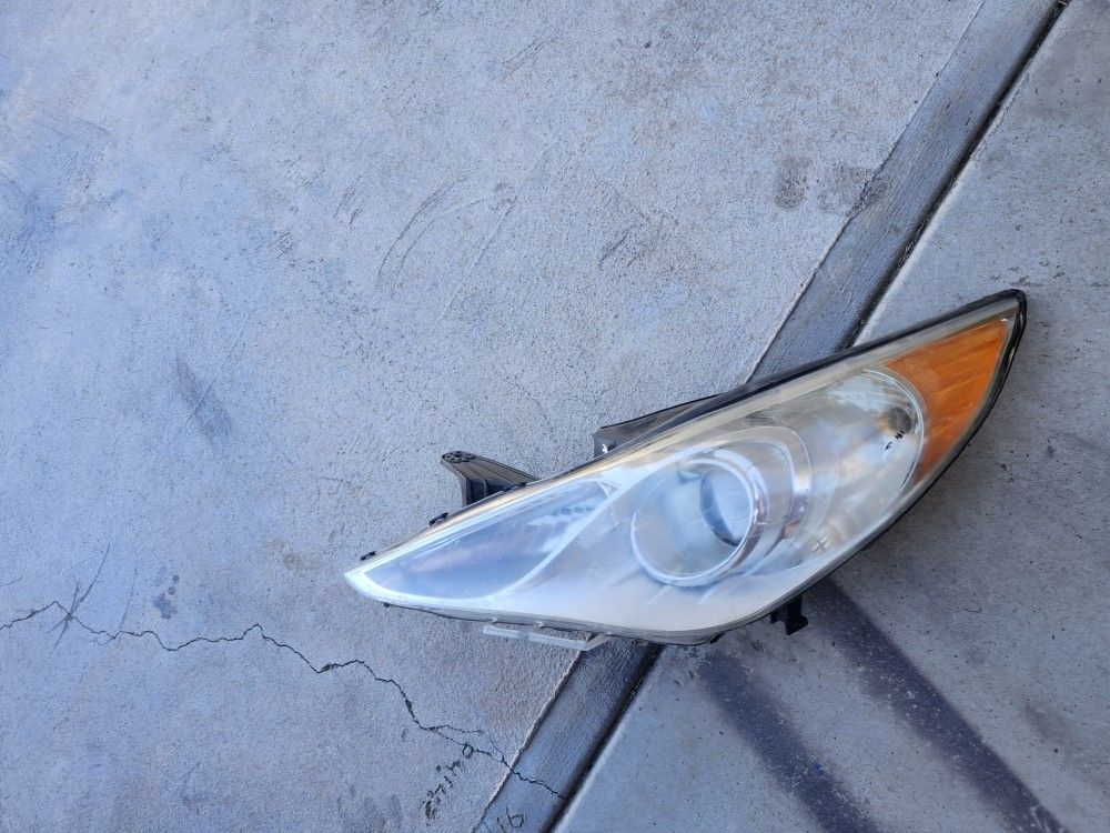 2012 Hyundai Sonata Headlight