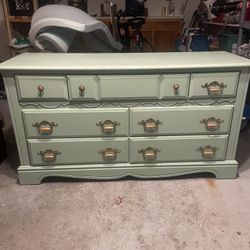 Dresser - Free