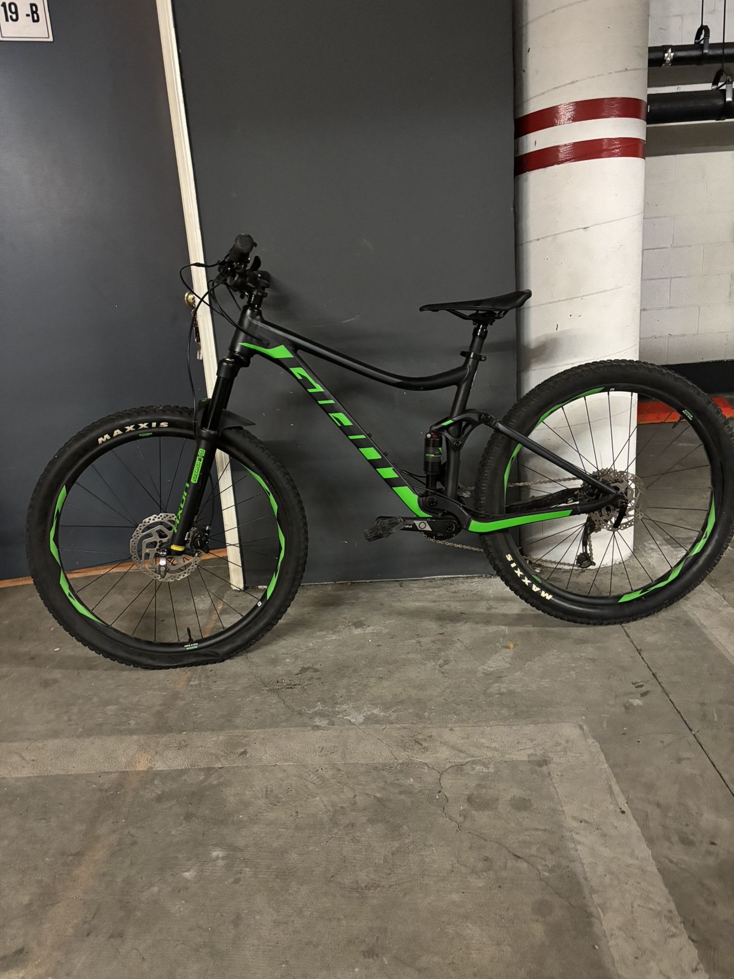 Giant Stance 2 MTN Bike