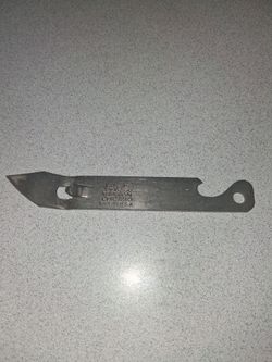 VINTAGE VAUGHN'S CHICAGO QUICK & EASY CAN & BOTTLE OPENER