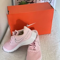 New Women or Teenagers Nike Shoes Size 5