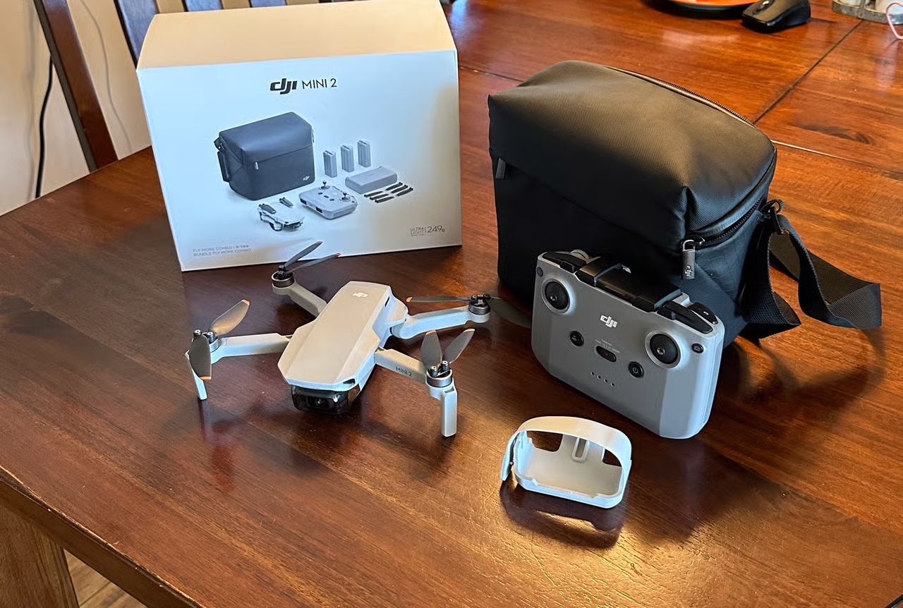 DJI MINI 2 SE WITH DRONE BAG - LIKE NEW