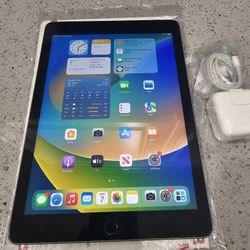 Apple iPad 5th Gen 32GB 9.7" WiFi + Cellular UNLOCKED-Space Gray
