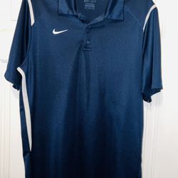 Very Nice Men’s Nike Shirt Size (M) Like New Only $20