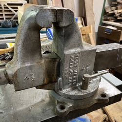 Yost 4 1/2” Swivel Bench Vise